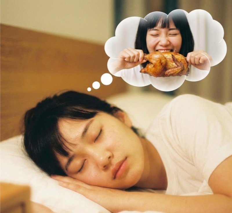 Mơ ăn thịt gà báo hiệu lộc và quan hệ xã giao